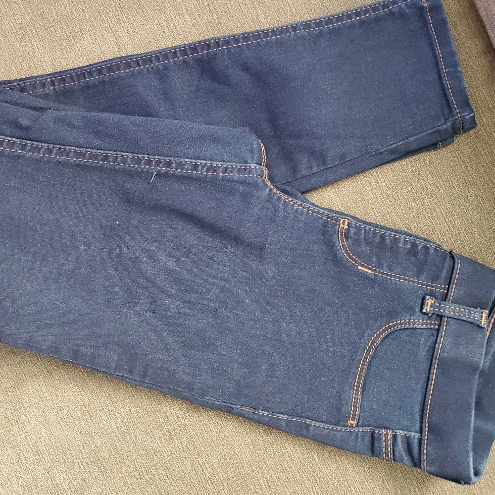 Size 8 Jean bundle - Picture 2 of 4
